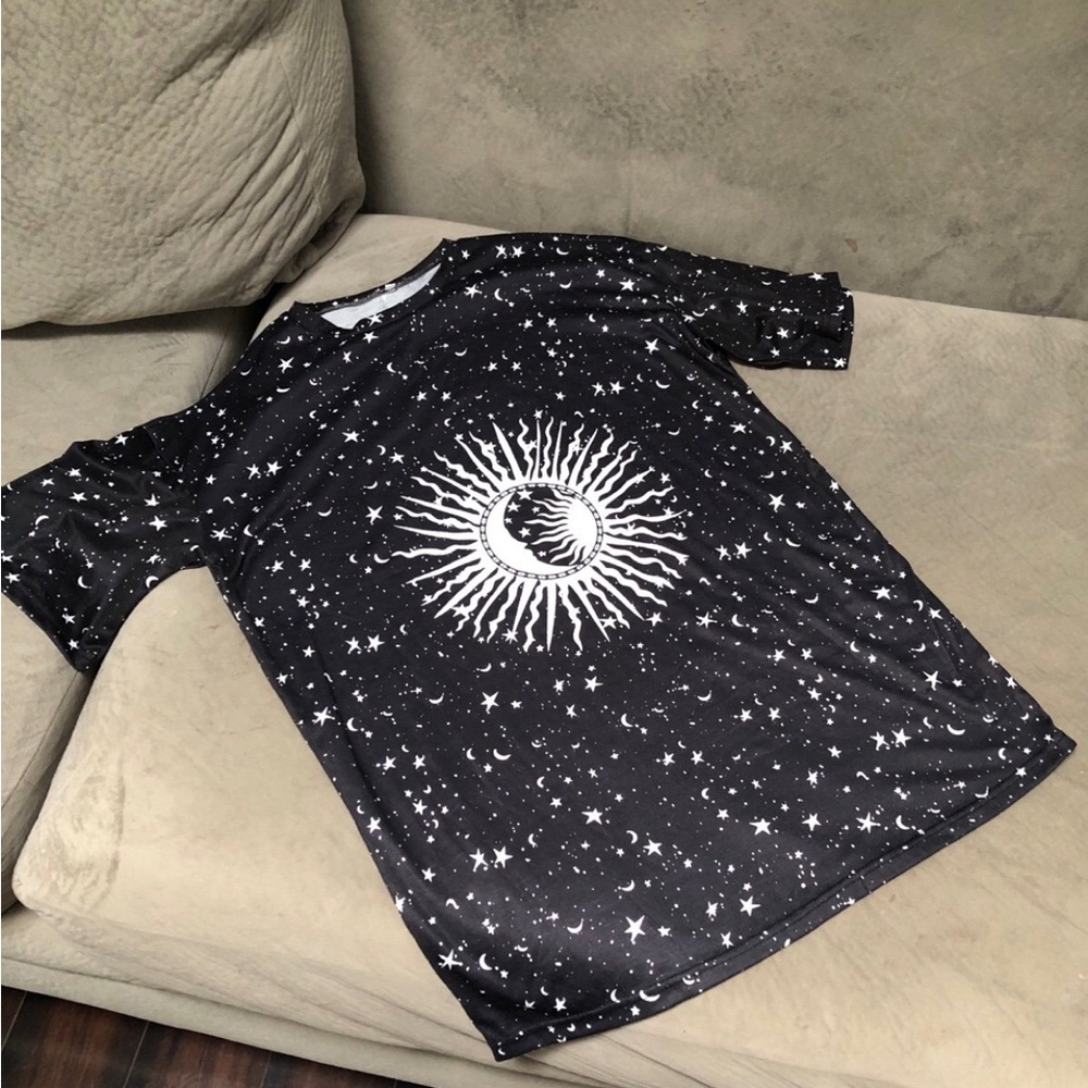 Black Starry Sun and Moon T-Shirt size medium